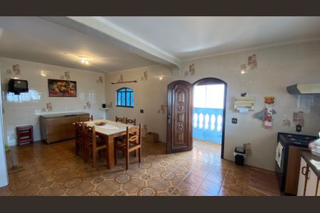 Casa à venda com 342m², 4 quartos e 6 vagas Casa à venda com 342m², 4 quartos e 6 vagasCozinha