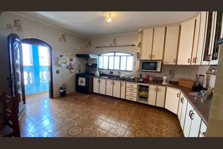 Casa à venda com 342m², 4 quartos e 6 vagas Casa à venda com 342m², 4 quartos e 6 vagasCozinha