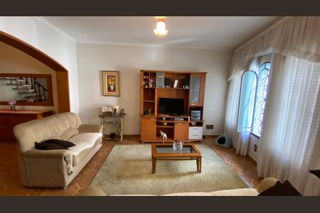 Casa à venda com 342m², 4 quartos e 6 vagas Casa à venda com 342m², 4 quartos e 6 vagas Sala de Jantar