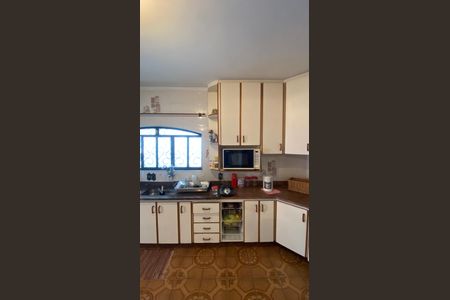Casa à venda com 342m², 4 quartos e 6 vagas Casa à venda com 342m², 4 quartos e 6 vagasCozinha