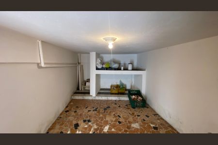 Casa à venda com 342m², 4 quartos e 6 vagas Casa à venda com 342m², 4 quartos e 6 vagasPorão