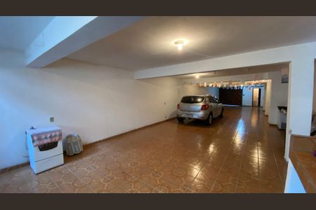 Casa à venda com 342m², 4 quartos e 6 vagas Casa à venda com 342m², 4 quartos e 6 vagasGaragem