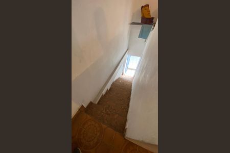Casa à venda com 342m², 4 quartos e 6 vagas Casa à venda com 342m², 4 quartos e 6 vagasEscada