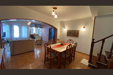 Casa à venda com 342m², 4 quartos e 6 vagas Casa à venda com 342m², 4 quartos e 6 vagas Sala de Jantar