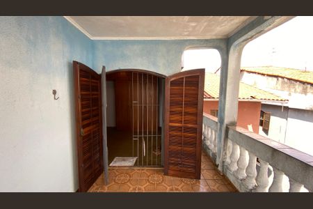 Casa à venda com 342m², 4 quartos e 6 vagas Casa à venda com 342m², 4 quartos e 6 vagasQuarto 1 Varanda