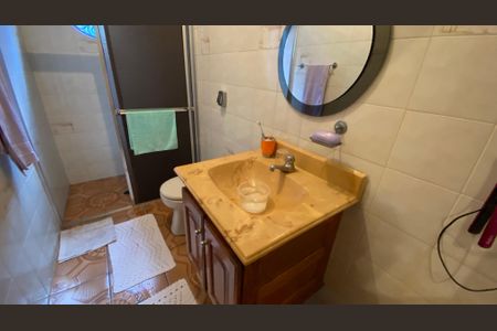 Casa à venda com 342m², 4 quartos e 6 vagas Casa à venda com 342m², 4 quartos e 6 vagasBanheiro
