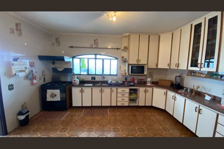 Casa à venda com 342m², 4 quartos e 6 vagas Casa à venda com 342m², 4 quartos e 6 vagasCozinha