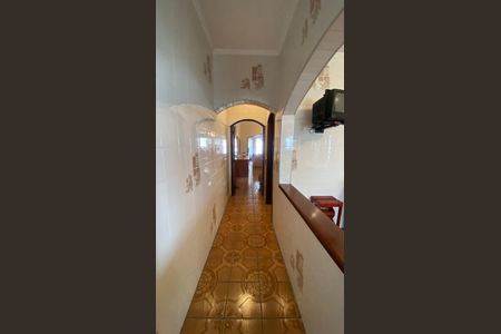 Casa à venda com 342m², 4 quartos e 6 vagas Casa à venda com 342m², 4 quartos e 6 vagasCorredor