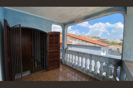 Casa à venda com 342m², 4 quartos e 6 vagas Casa à venda com 342m², 4 quartos e 6 vagasQuarto 1 Varanda