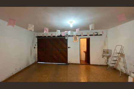 Casa à venda com 342m², 4 quartos e 6 vagas Casa à venda com 342m², 4 quartos e 6 vagasGaragem