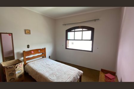 Casa à venda com 342m², 4 quartos e 6 vagas Casa à venda com 342m², 4 quartos e 6 vagasQuarto 2