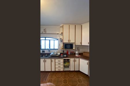 Casa à venda com 342m², 4 quartos e 6 vagas Casa à venda com 342m², 4 quartos e 6 vagasCozinha