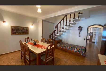 Casa à venda com 342m², 4 quartos e 6 vagas Casa à venda com 342m², 4 quartos e 6 vagasSala de Jantar