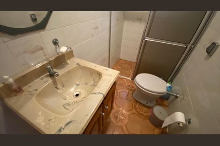 Casa à venda com 342m², 4 quartos e 6 vagas Casa à venda com 342m², 4 quartos e 6 vagasBanheiro