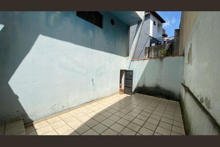Casa à venda com 342m², 4 quartos e 6 vagas Casa à venda com 342m², 4 quartos e 6 vagasQuintal