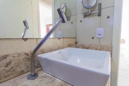 Casa à venda com 100m², 2 quartos e 2 vagas Casa à venda com 100m², 2 quartos e 2 vagasBanheiro