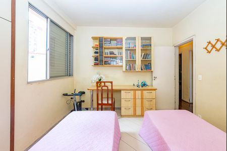 Apartamento à venda com 140m², 4 quartos e 1 vagaQuarto 2