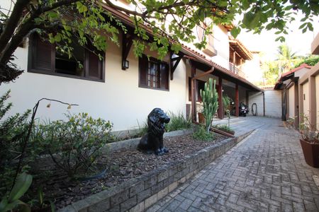 Casa de condomínio à venda com 313m², 5 quartos e 7 vagasFrente