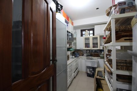 Casa de condomínio à venda com 313m², 5 quartos e 7 vagasDepósito