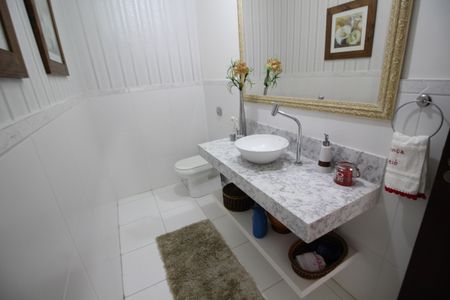 Casa de condomínio à venda com 313m², 5 quartos e 7 vagasLavabo 2