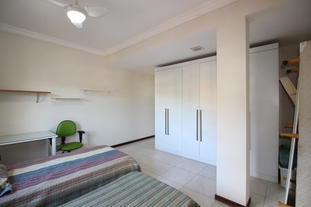 Casa de condomínio à venda com 313m², 5 quartos e 7 vagasQuarto 3 - Suíte