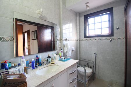 Casa de condomínio à venda com 313m², 5 quartos e 7 vagasQuarto 2 - Banheiro da Suíte