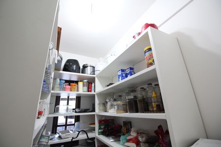 Casa de condomínio à venda com 313m², 5 quartos e 7 vagasCozinha - Despensa