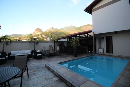 Casa de condomínio à venda com 313m², 5 quartos e 7 vagasPiscina