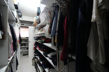 Casa de condomínio à venda com 313m², 5 quartos e 7 vagasQuarto 4 - Closet da Suíte