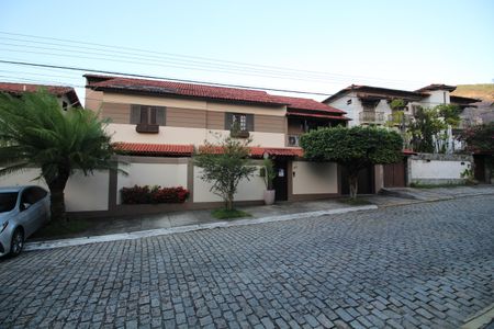 Casa de condomínio à venda com 313m², 5 quartos e 7 vagasFachada com Placa Quinto Andar