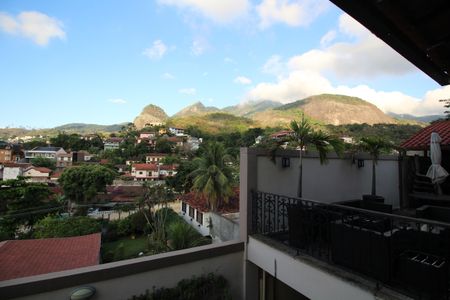 Casa de condomínio à venda com 313m², 5 quartos e 7 vagasQuarto 2 - Vista da Suíte