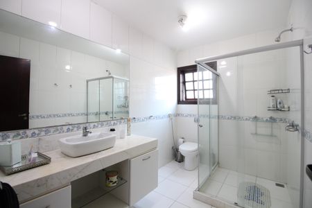 Casa de condomínio à venda com 313m², 5 quartos e 7 vagasQuarto 3 - Banheiro da Suíte