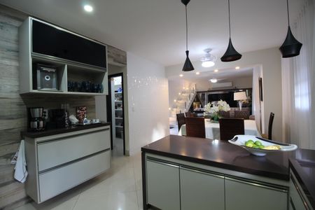 Casa de condomínio à venda com 313m², 5 quartos e 7 vagasCozinha