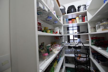 Casa de condomínio à venda com 313m², 5 quartos e 7 vagasCozinha - Despensa