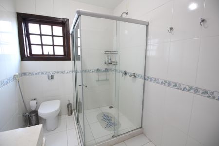 Casa de condomínio à venda com 313m², 5 quartos e 7 vagasQuarto 3 - Banheiro da Suíte