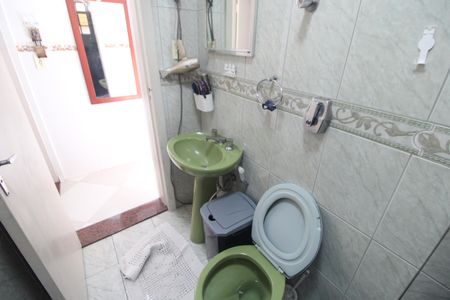 Casa à venda com 173m², 3 quartos e 6 vagasBanheiro 2