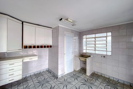 Casa à venda com 200m², 4 quartos e 1 vagaÁrea de Serviço