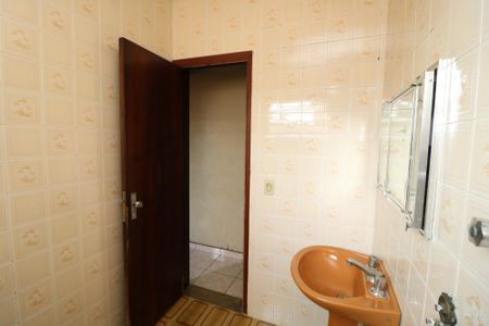 Casa à venda com 200m², 3 quartos e 2 vagasBanheiro