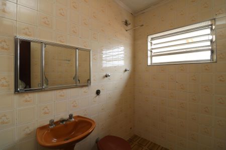 Casa à venda com 200m², 3 quartos e 2 vagasBanheiro