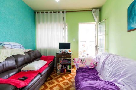 Casa à venda com 70m², 2 quartos e 2 vagasSala