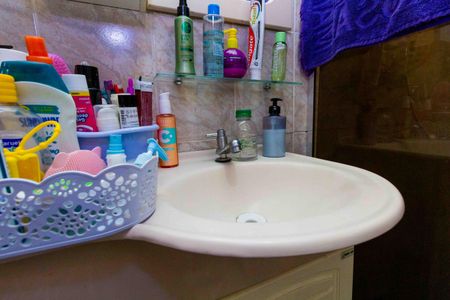 Casa à venda com 70m², 2 quartos e 2 vagasBanheiro