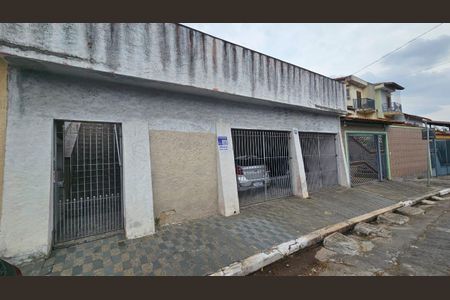 Casa à venda com 70m², 2 quartos e 2 vagasFachada