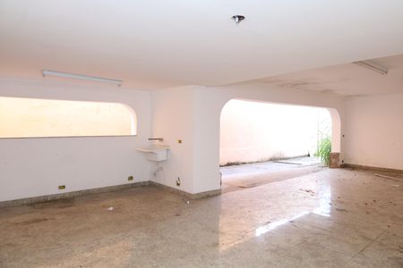 Casa para alugar com 400m², 4 quartos e 6 vagasÁrea de Serviço e Garagem