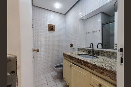 Apartamento à venda com 308m², 3 quartos e 2 vagas Apartamento à venda com 308m², 3 quartos e 2 vagasBanheiro Social
