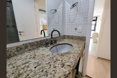 Apartamento à venda com 308m², 3 quartos e 2 vagas Apartamento à venda com 308m², 3 quartos e 2 vagasBanheiro Social
