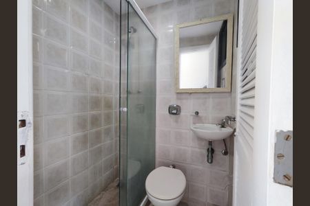 Apartamento à venda com 308m², 3 quartos e 2 vagas Apartamento à venda com 308m², 3 quartos e 2 vagasBanheiro de Serviço