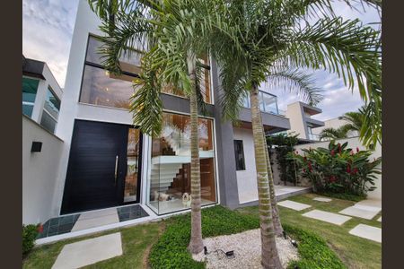 Casa de condomínio à venda com 300m², 4 quartos e 1 vagaEntrada