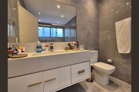 Casa de condomínio à venda com 300m², 4 quartos e 1 vagaBanheiro da Suíte 2