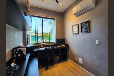 Casa de condomínio à venda com 300m², 4 quartos e 1 vagaEscritorio