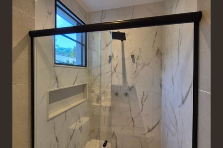 Casa de condomínio à venda com 300m², 4 quartos e 1 vagaBanheiro da Suíte 1